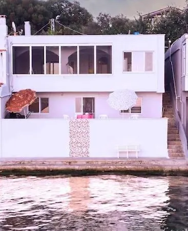 Holiday home A Peaceful Holiday House In Nature By The Sea *